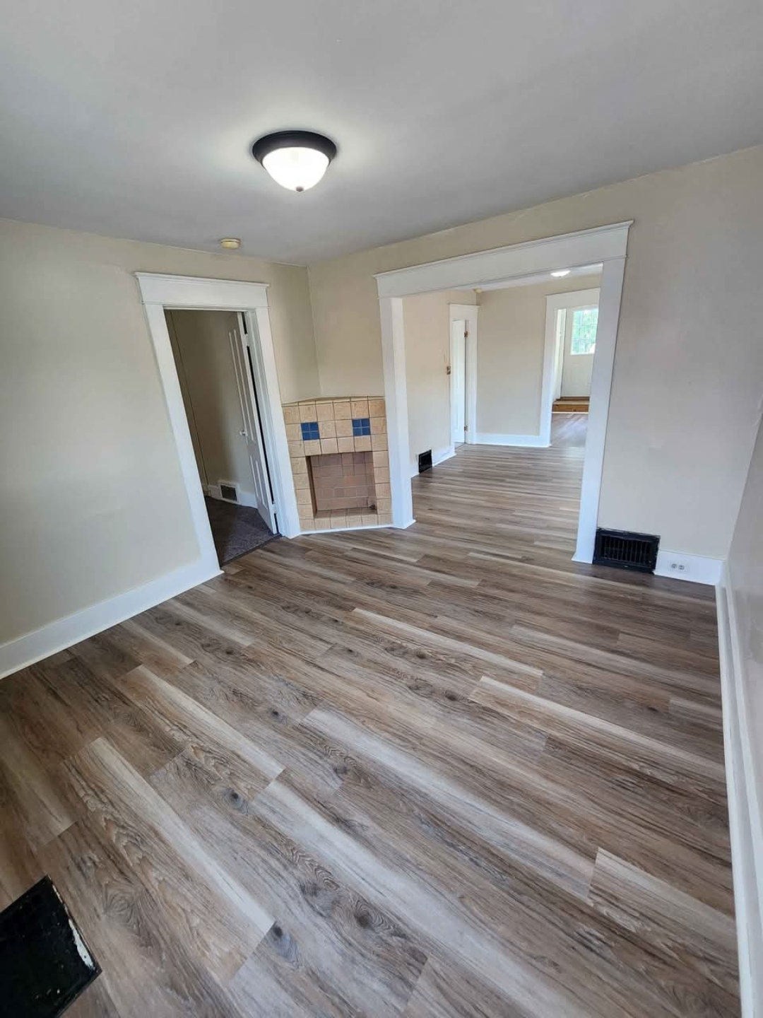 952 West 29th Street - upstairs